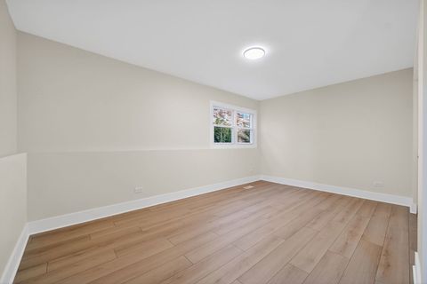 Tiny photo for 1319 N Chestnut Avenue, Arlington Heights, IL 60004 (MLS # 12547346)