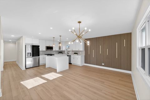 Tiny photo for 1319 N Chestnut Avenue, Arlington Heights, IL 60004 (MLS # 12547346)