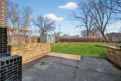 Tiny photo for 1319 N Chestnut Avenue, Arlington Heights, IL 60004 (MLS # 12547346)