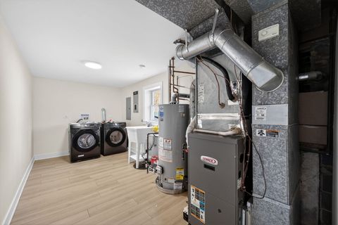 Tiny photo for 1319 N Chestnut Avenue, Arlington Heights, IL 60004 (MLS # 12547346)