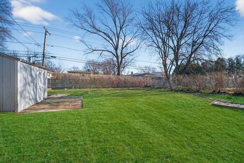 Tiny photo for 1319 N Chestnut Avenue, Arlington Heights, IL 60004 (MLS # 12547346)