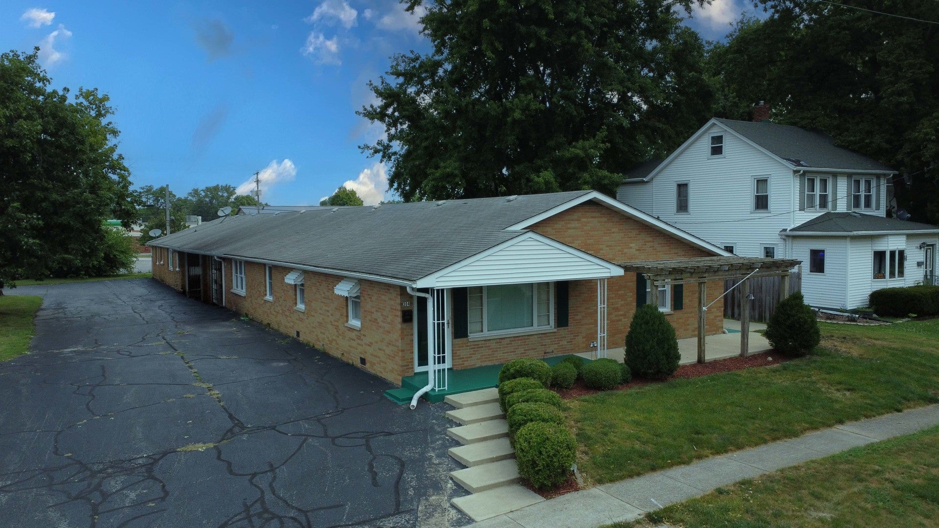 304 E Cherry Street 1