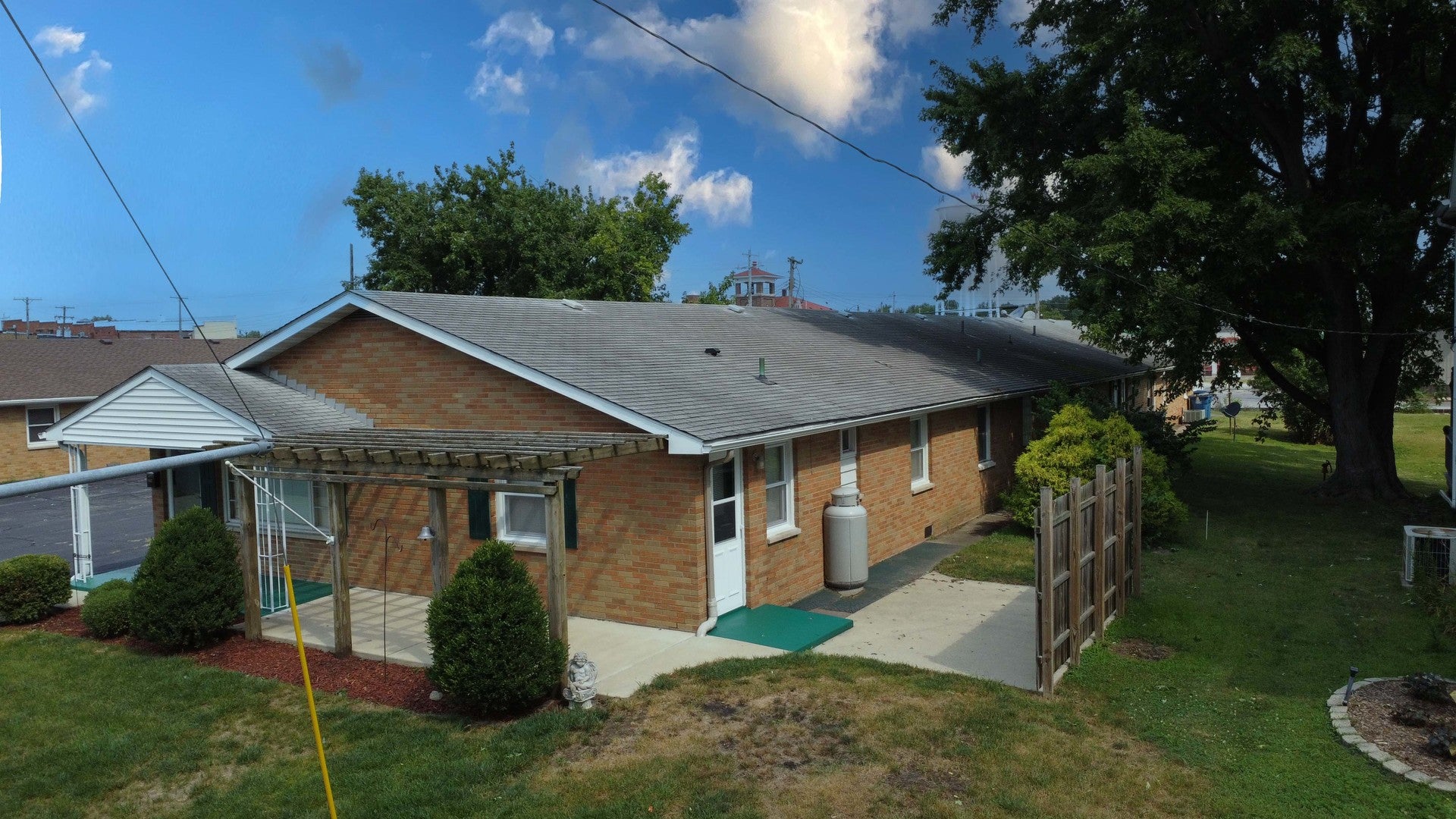 304 E Cherry Street 1