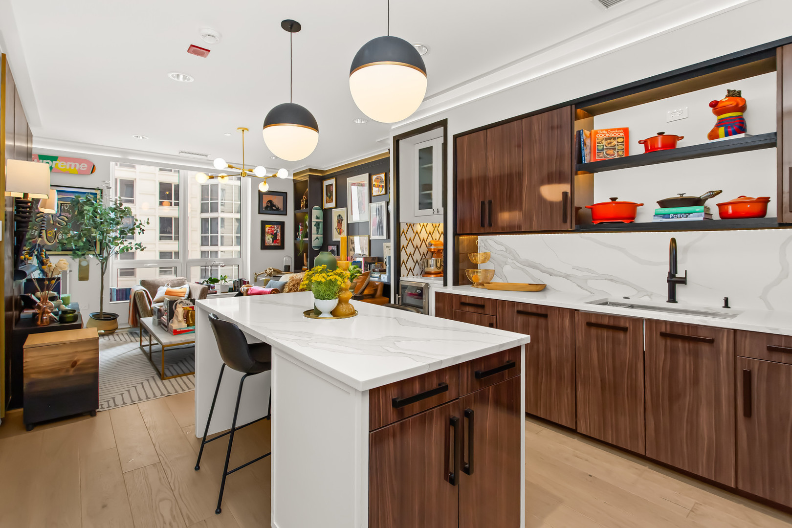 10 E Delaware Place 9C