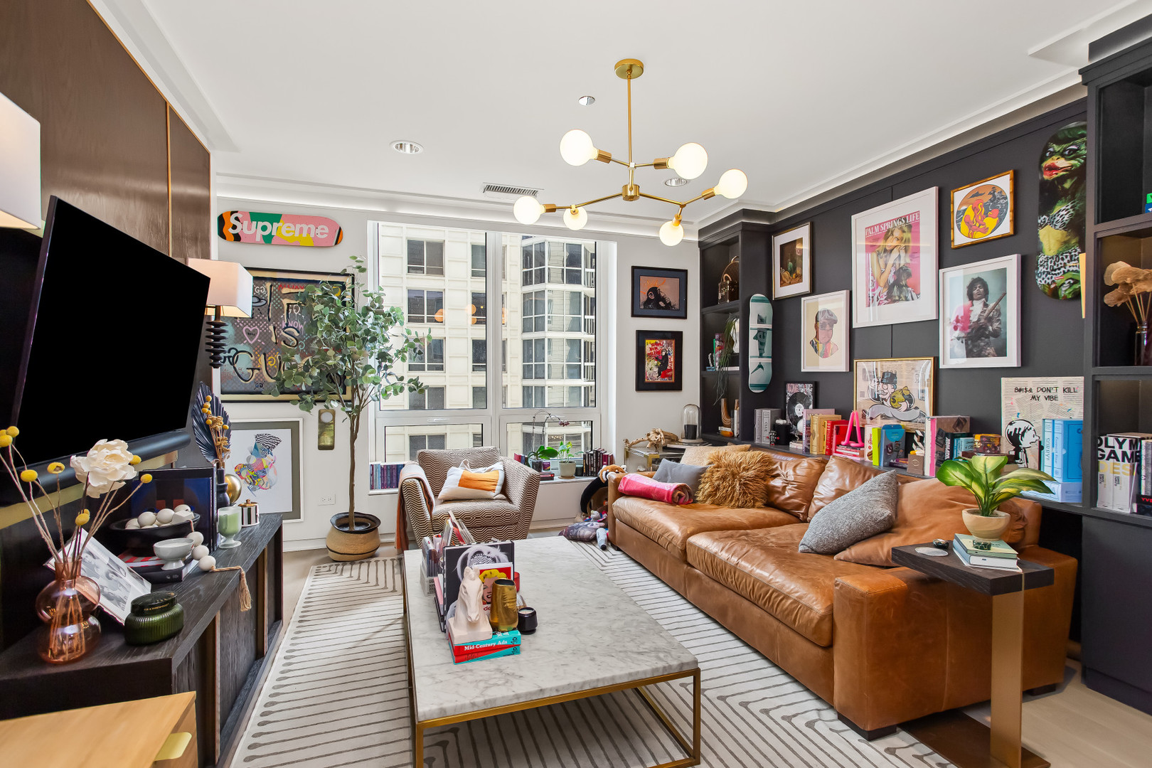 10 E Delaware Place 9C