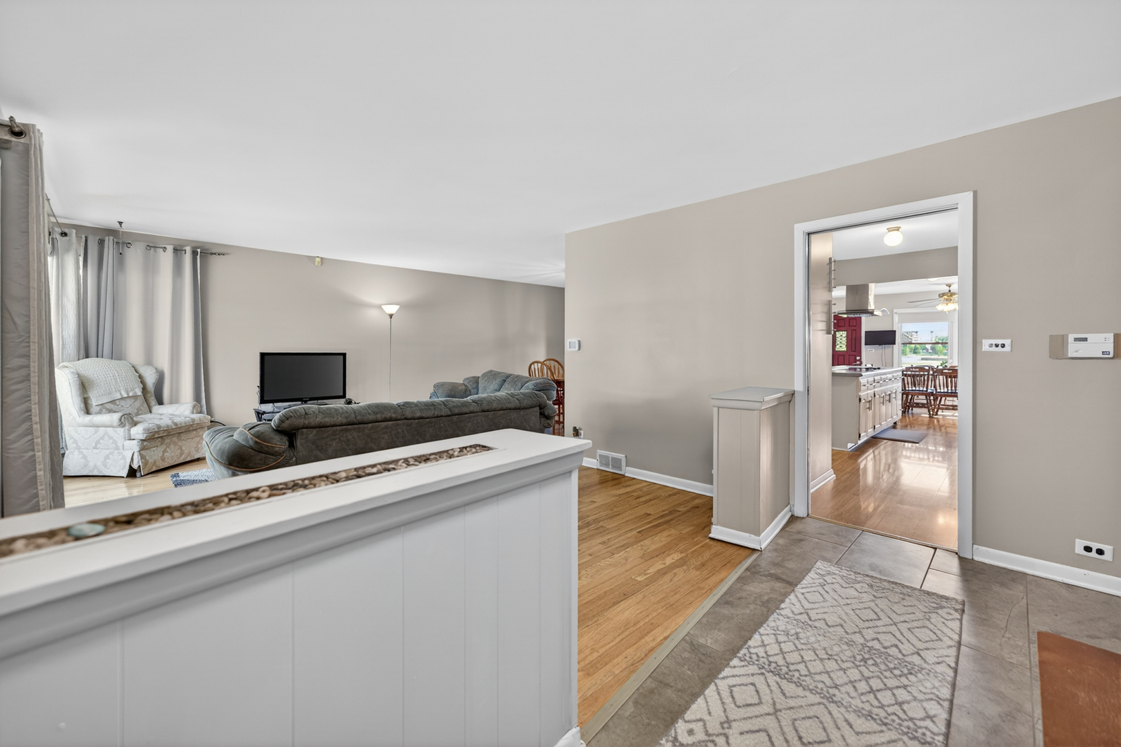 53 W Leslie Lane