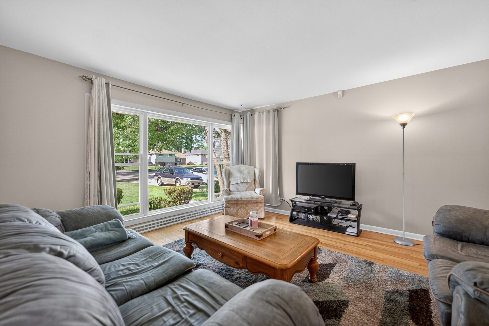 53 W Leslie Lane
