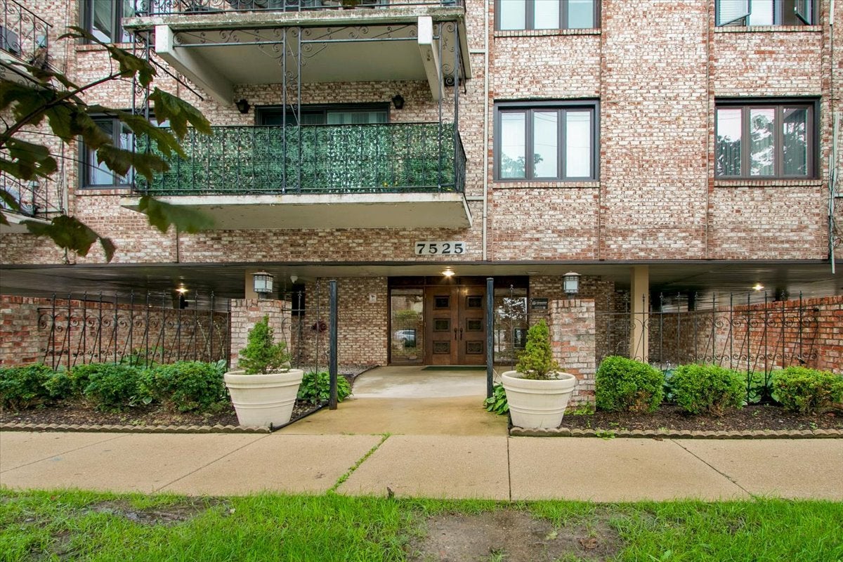 7525 W Lawrence Avenue 505