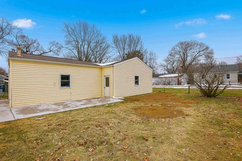 Tiny photo for 4708 26 Avenue, Moline, IL 61265 (MLS # 100000061)