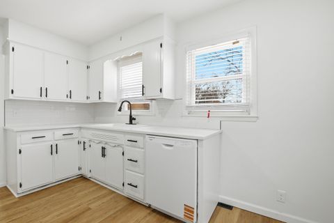 Tiny photo for 4708 26 Avenue, Moline, IL 61265 (MLS # 100000061)