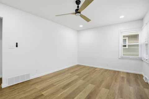 Tiny photo for 4708 26 Avenue, Moline, IL 61265 (MLS # 100000061)