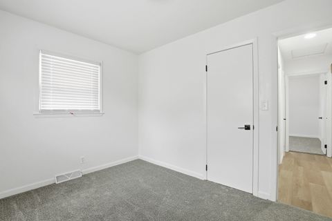 Tiny photo for 4708 26 Avenue, Moline, IL 61265 (MLS # 100000061)