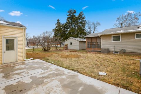 Tiny photo for 4708 26 Avenue, Moline, IL 61265 (MLS # 100000061)