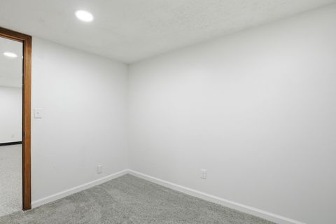 Tiny photo for 4708 26 Avenue, Moline, IL 61265 (MLS # 100000061)