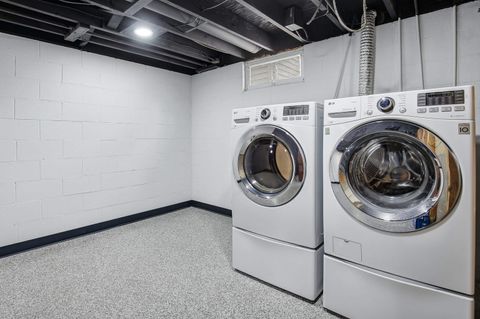 Tiny photo for 4708 26 Avenue, Moline, IL 61265 (MLS # 100000061)