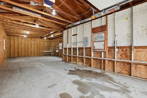 Tiny photo for 4708 26 Avenue, Moline, IL 61265 (MLS # 100000061)