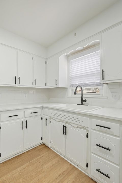 Tiny photo for 4708 26 Avenue, Moline, IL 61265 (MLS # 100000061)