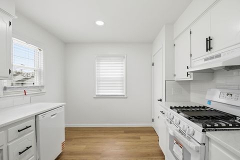 Tiny photo for 4708 26 Avenue, Moline, IL 61265 (MLS # 100000061)