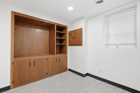 Tiny photo for 4708 26 Avenue, Moline, IL 61265 (MLS # 100000061)