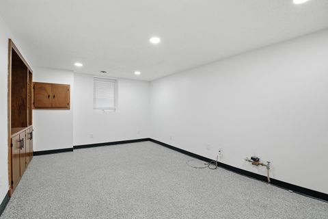 Tiny photo for 4708 26 Avenue, Moline, IL 61265 (MLS # 100000061)