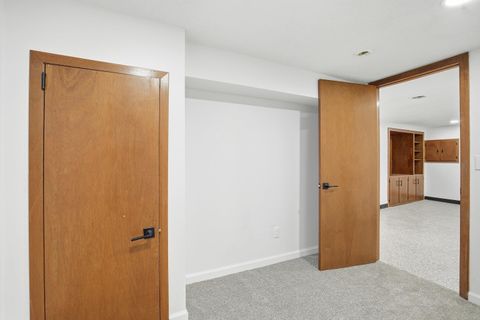 Tiny photo for 4708 26 Avenue, Moline, IL 61265 (MLS # 100000061)