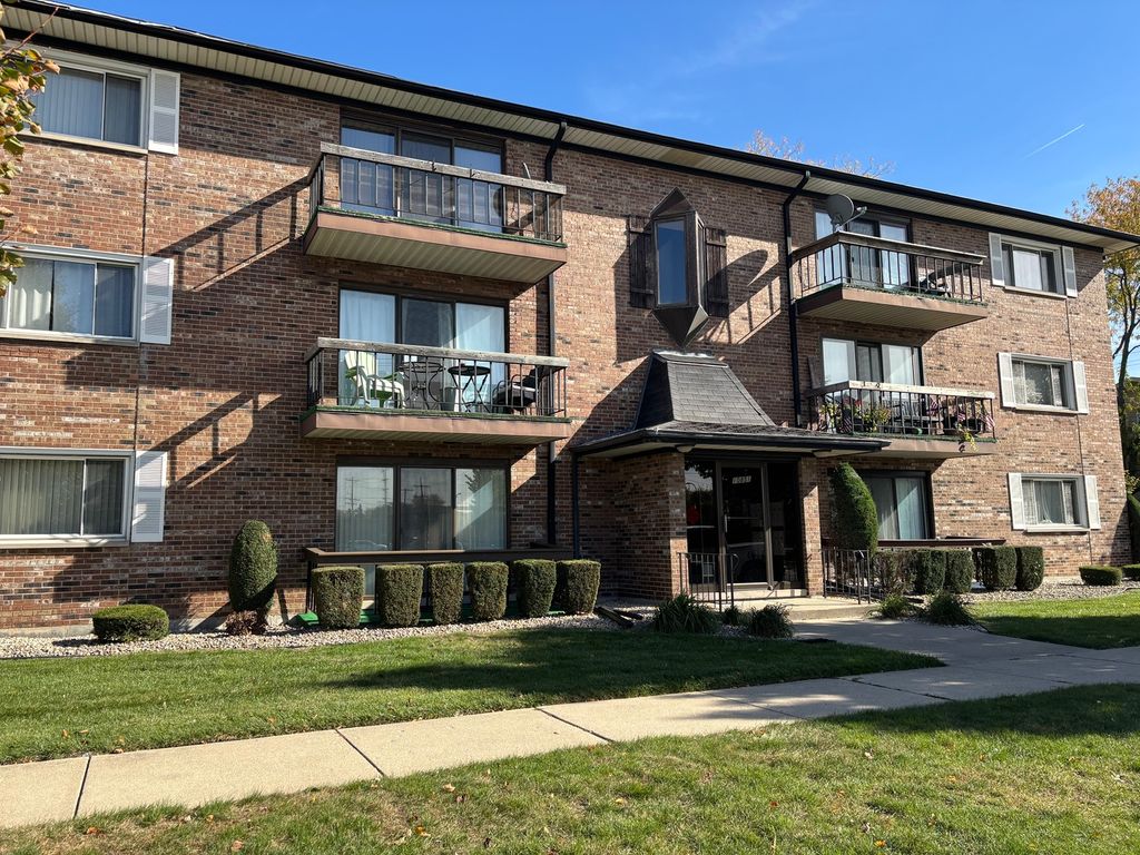 Photo for 10851 S Keating Avenue #1D, Oak Lawn, IL 60453 (MLS # 12502849)