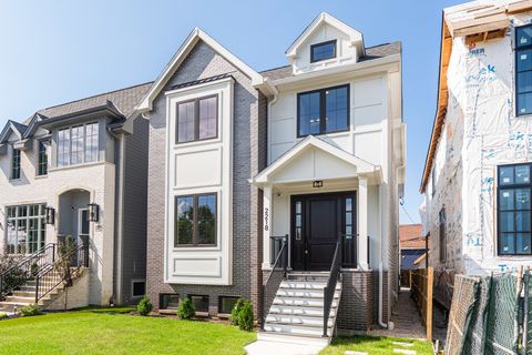 2218 W Oakdale Avenue Chicago IL 60618