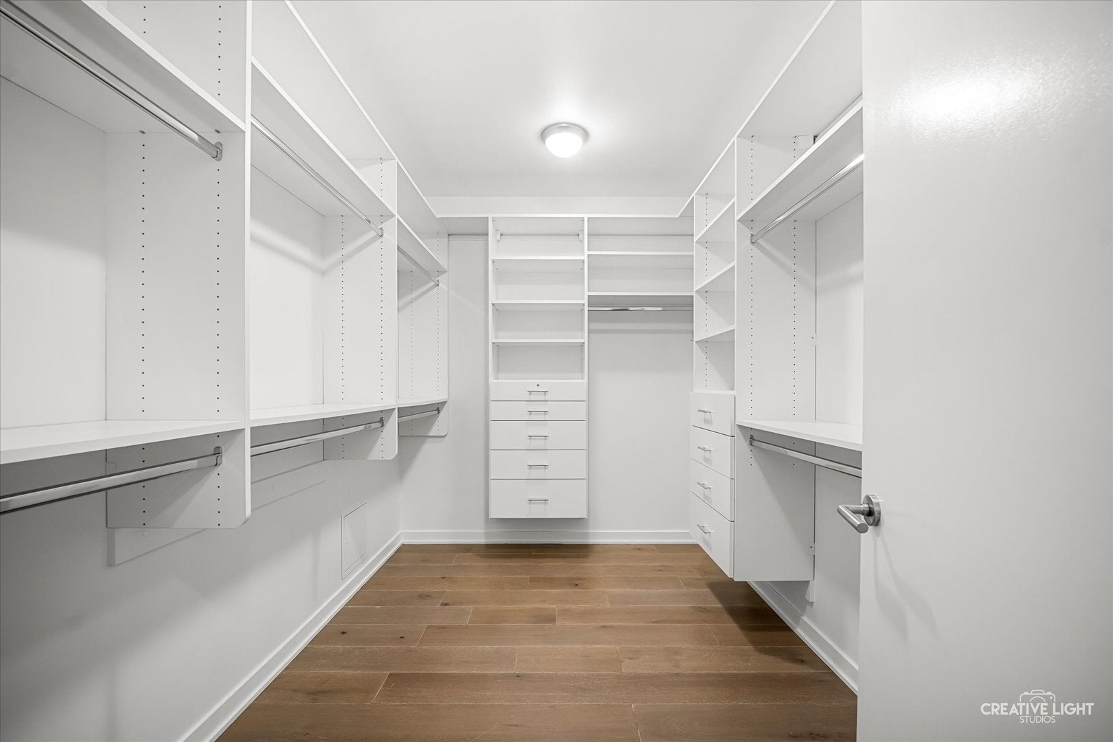204 N Park Dr, Chicago, IL, 60601, USA, 3 Bedrooms Bedrooms, ,4 BathroomsBathrooms,Condo,Contingent,204 N Park Dr,12642152