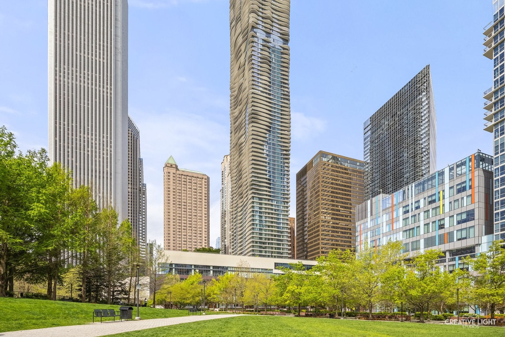 204 N Park Dr, Chicago, IL, 60601, USA, 3 Bedrooms Bedrooms, ,4 BathroomsBathrooms,Condo,Contingent,204 N Park Dr,12642152