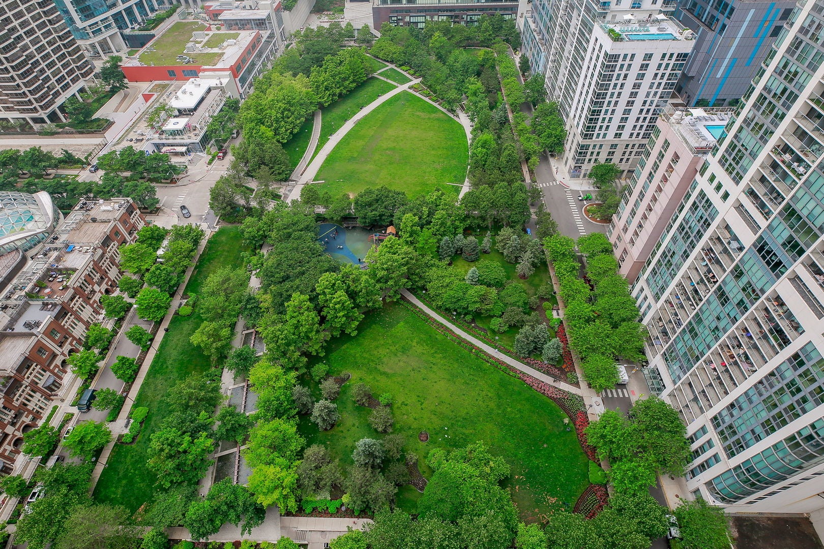 204 N Park Dr, Chicago, IL, 60601, USA, 3 Bedrooms Bedrooms, ,4 BathroomsBathrooms,Condo,Contingent,204 N Park Dr,12642152