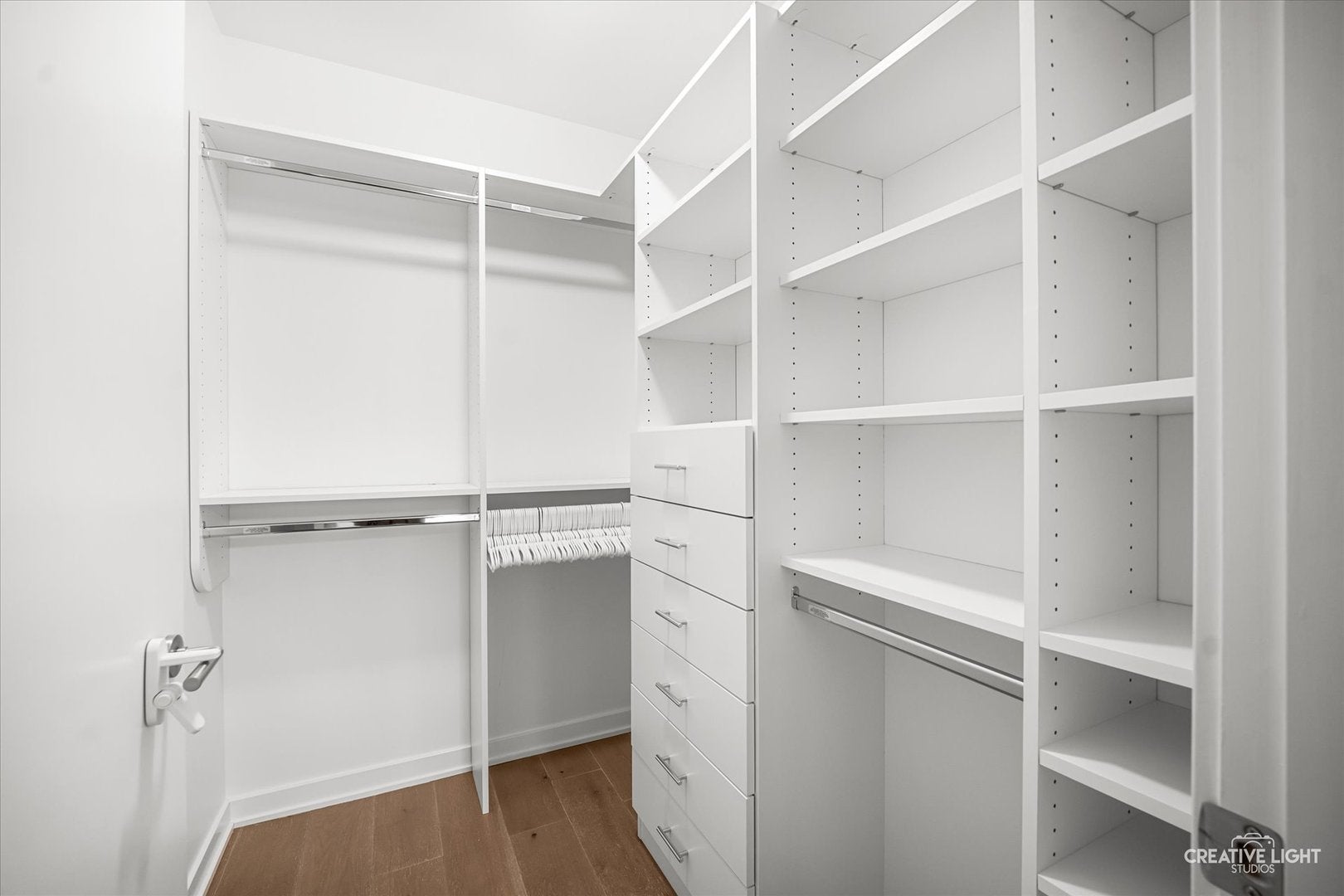 204 N Park Dr, Chicago, IL, 60601, USA, 3 Bedrooms Bedrooms, ,4 BathroomsBathrooms,Condo,Contingent,204 N Park Dr,12642152