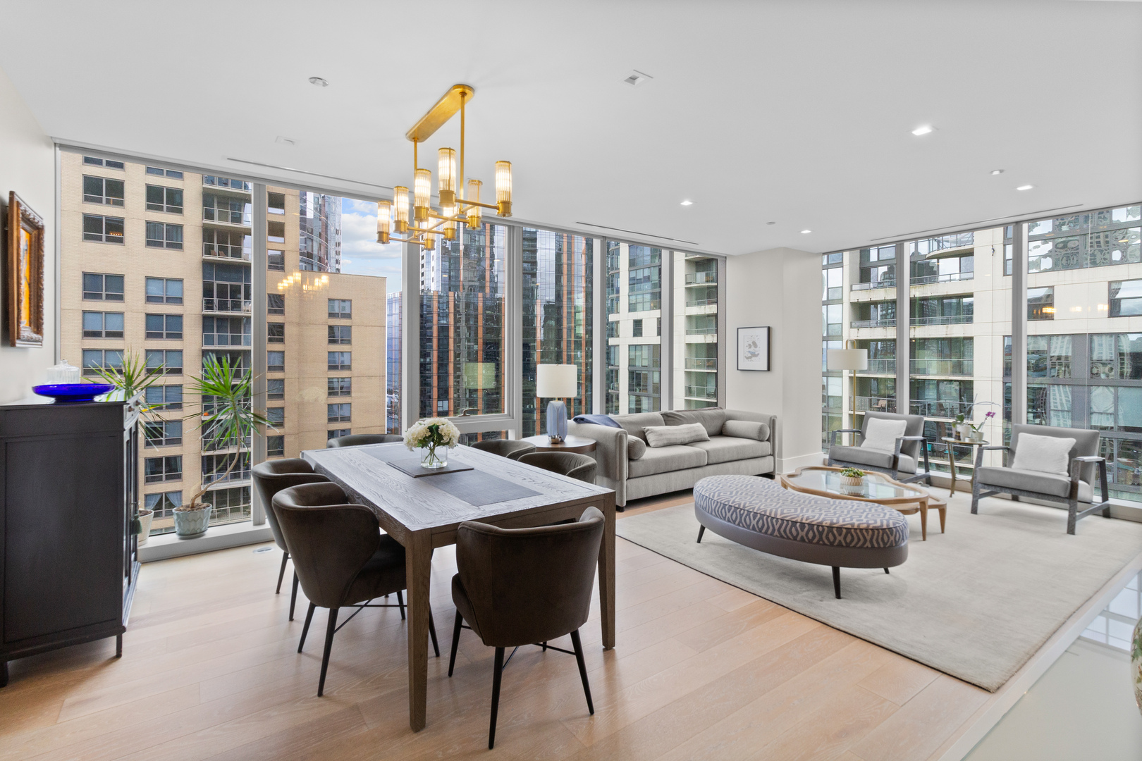 363 E Wacker Drive 2209
