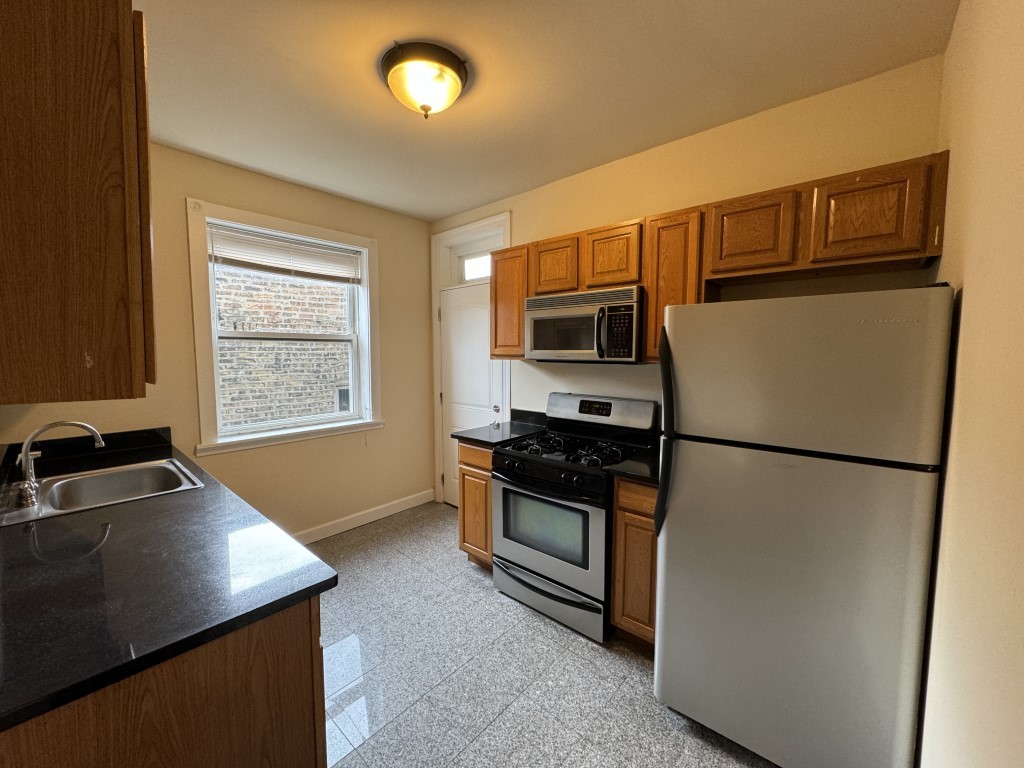 2440 N HAMLIN Avenue 2B