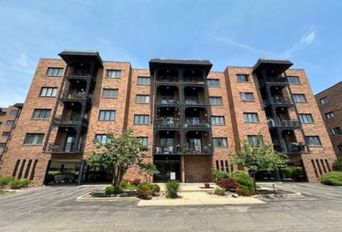9374 Landings Lane 404 Des Plaines IL 60016
