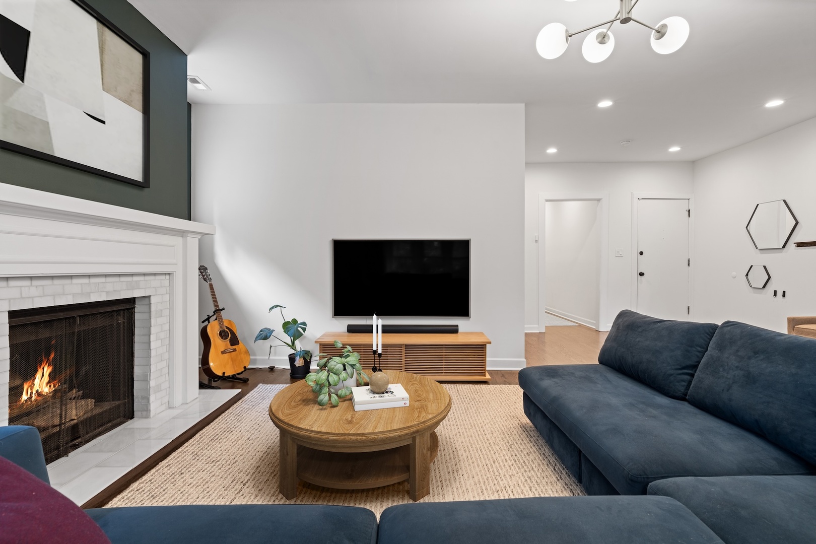 922 W Carmen Avenue 3W