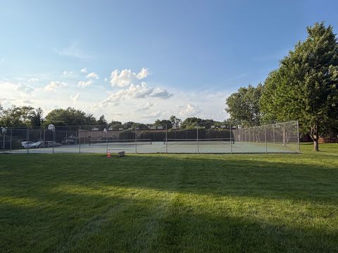 Tiny photo for 800 Oregon Trail, Roselle, IL 60172 (MLS # 12694818)