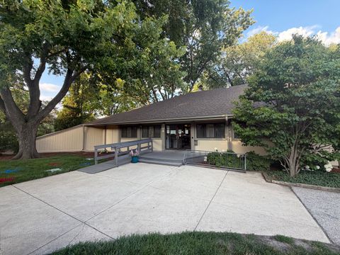 Tiny photo for 800 Oregon Trail, Roselle, IL 60172 (MLS # 12694818)