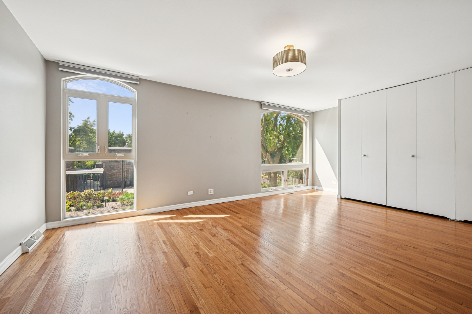 Chicago, Illinois 60610, United States, 3 Bedrooms Bedrooms, ,4 BathroomsBathrooms,Residential,Active,214307