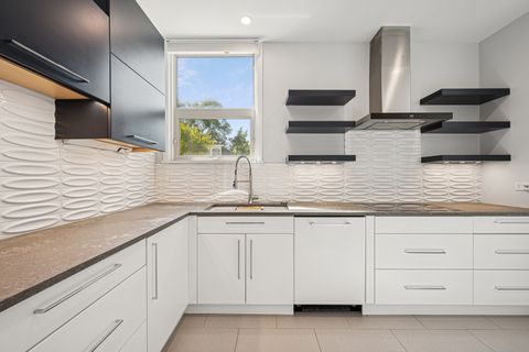 Tiny photo for 1333 N Sandburg Terrace, Chicago, IL 60610 (MLS # 12476761)