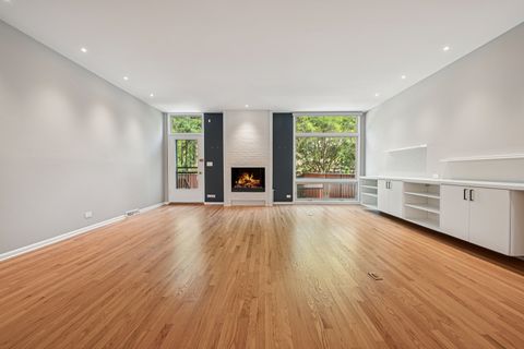 Tiny photo for 1333 N Sandburg Terrace, Chicago, IL 60610 (MLS # 12476761)