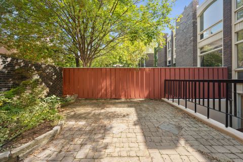 Tiny photo for 1333 N Sandburg Terrace, Chicago, IL 60610 (MLS # 12476761)