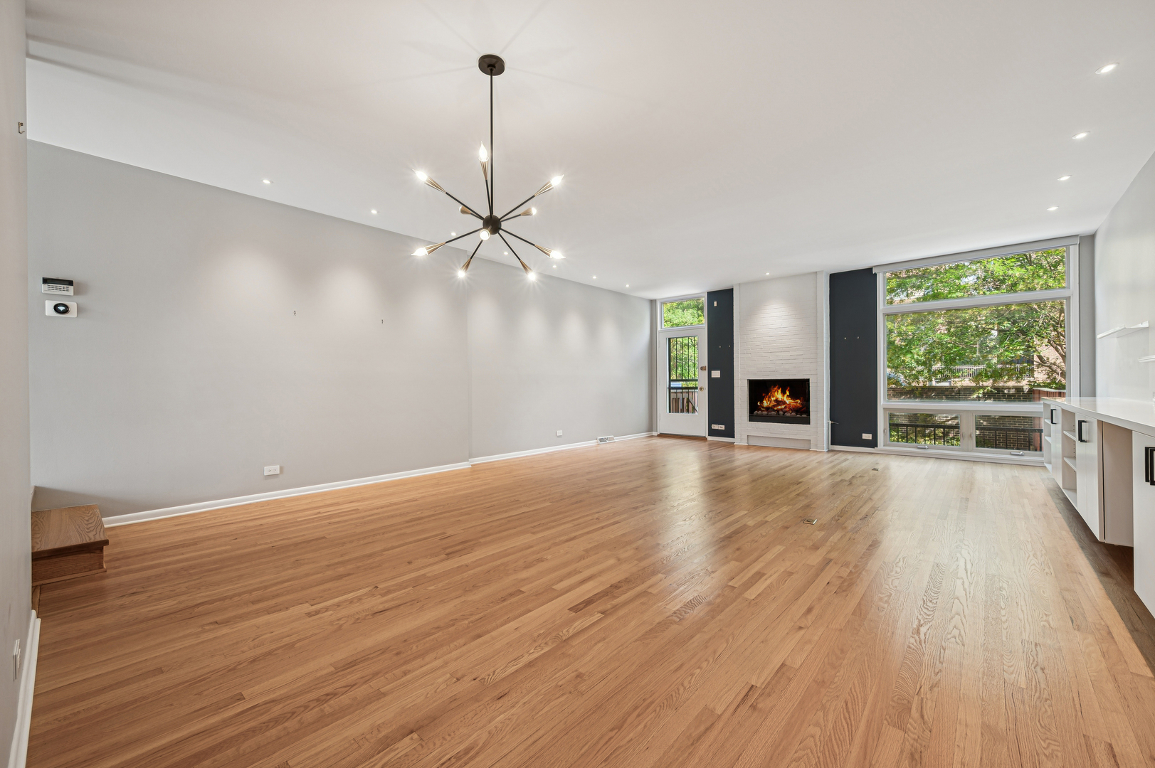 Chicago, Illinois 60610, United States, 3 Bedrooms Bedrooms, ,4 BathroomsBathrooms,Residential,Active,214307