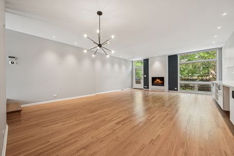 Tiny photo for 1333 N Sandburg Terrace, Chicago, IL 60610 (MLS # 12476761)