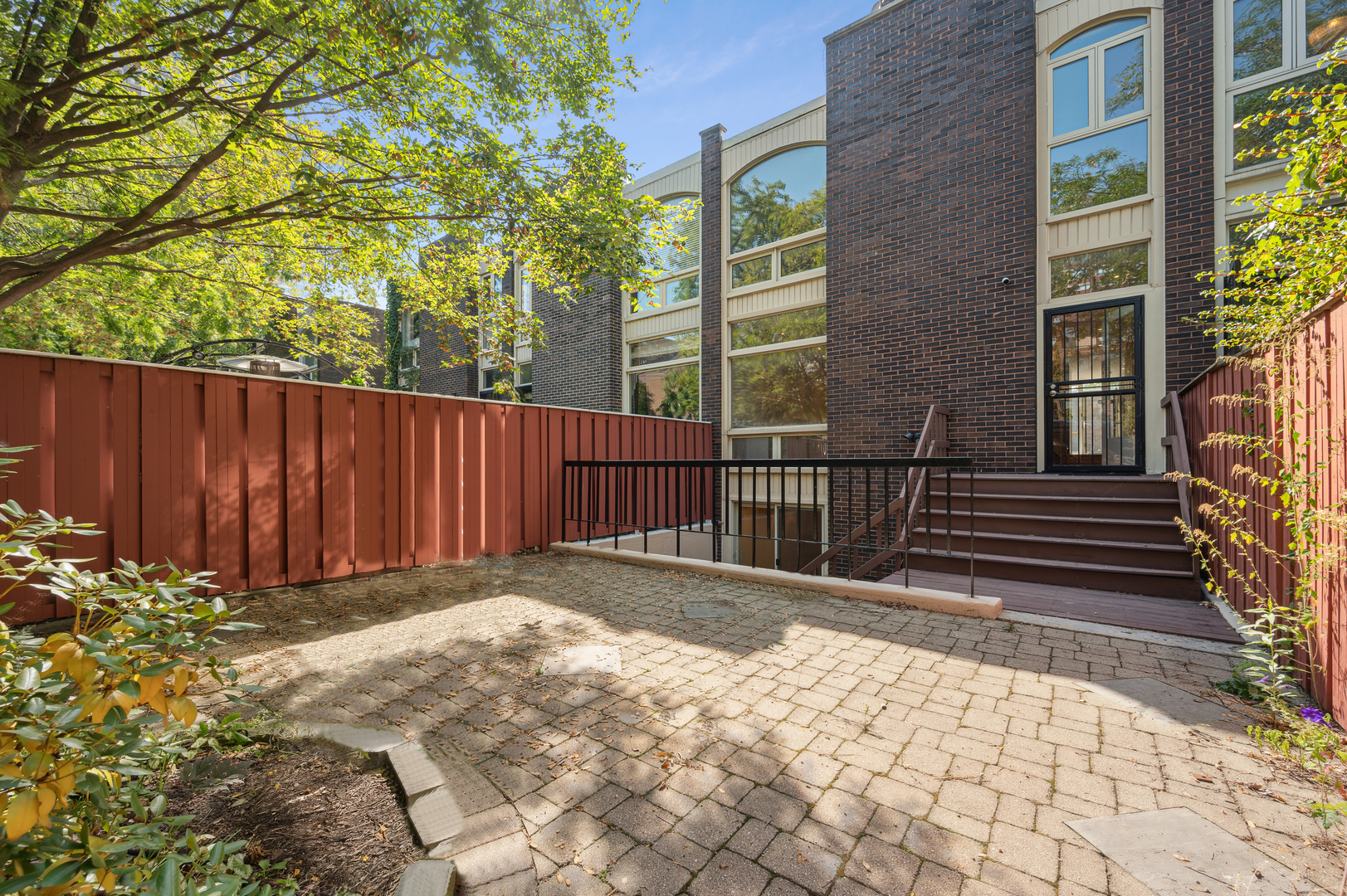 Chicago, Illinois 60610, United States, 3 Bedrooms Bedrooms, ,4 BathroomsBathrooms,Residential,Active,214307