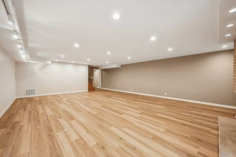 Tiny photo for 1333 N Sandburg Terrace, Chicago, IL 60610 (MLS # 12476761)