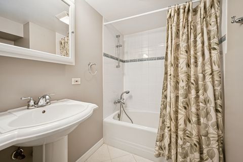 Tiny photo for 1333 N Sandburg Terrace, Chicago, IL 60610 (MLS # 12476761)