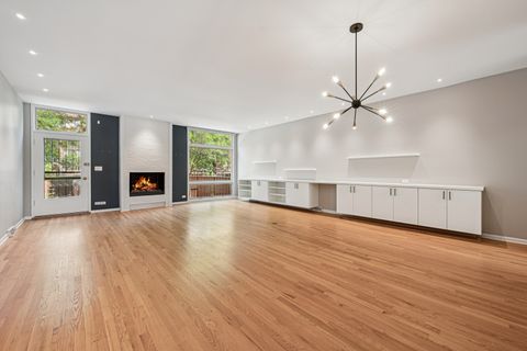 Tiny photo for 1333 N Sandburg Terrace, Chicago, IL 60610 (MLS # 12476761)