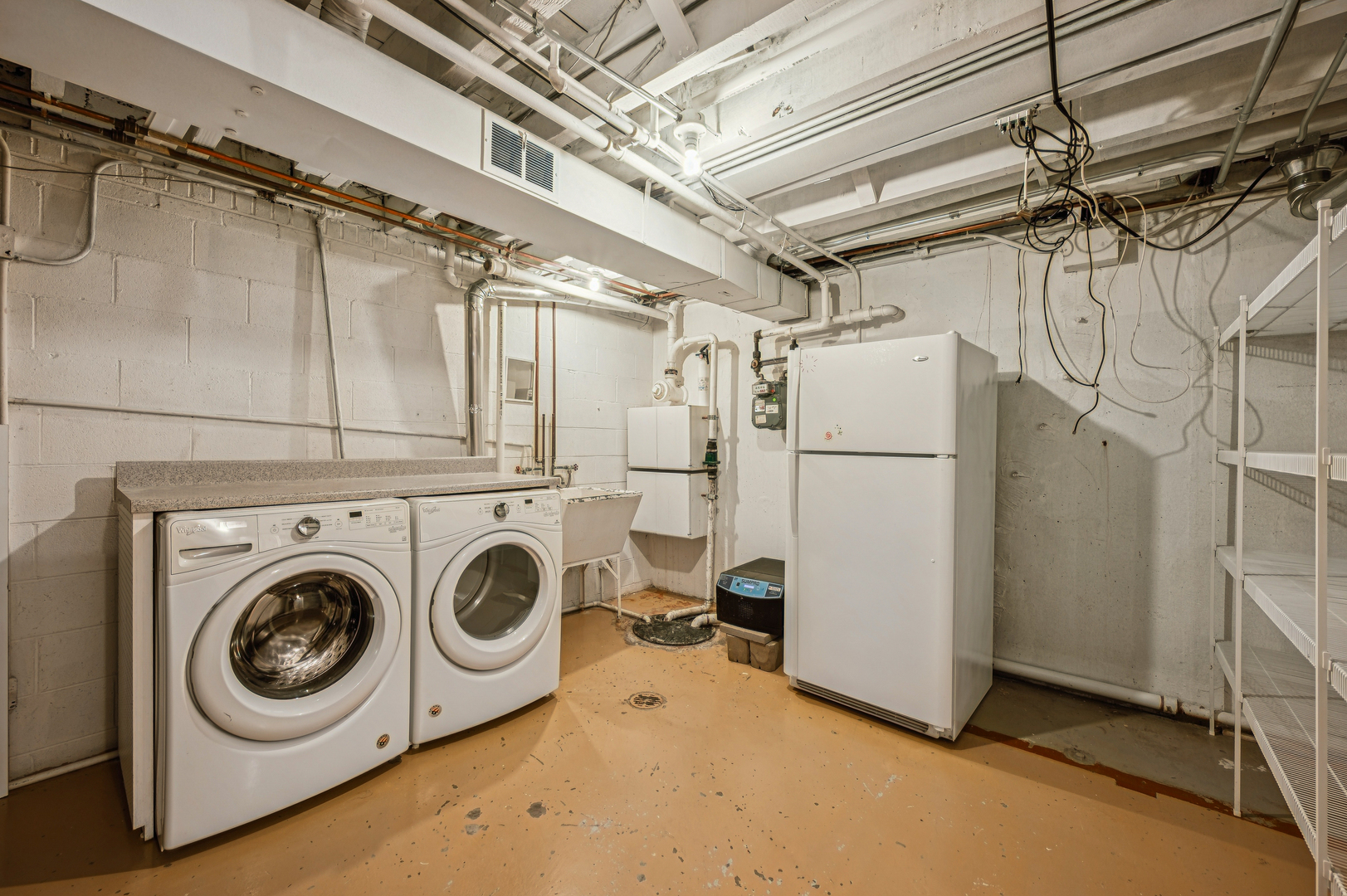 Chicago, Illinois 60610, United States, 3 Bedrooms Bedrooms, ,4 BathroomsBathrooms,Residential,Active,214307