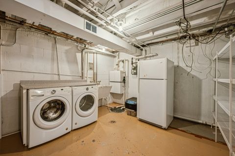 Tiny photo for 1333 N Sandburg Terrace, Chicago, IL 60610 (MLS # 12476761)