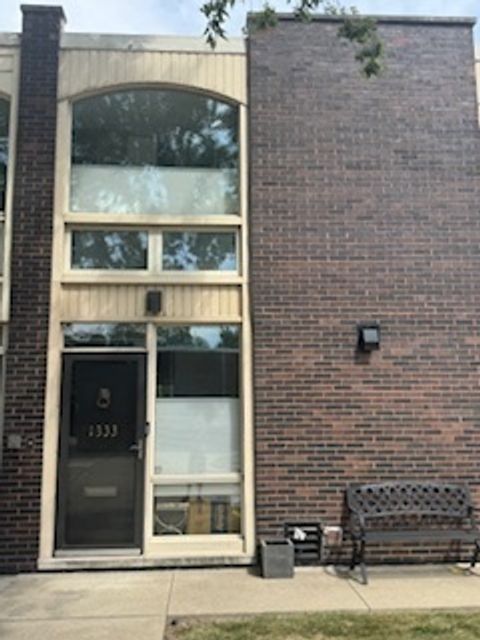 Tiny photo for 1333 N Sandburg Terrace, Chicago, IL 60610 (MLS # 12476761)